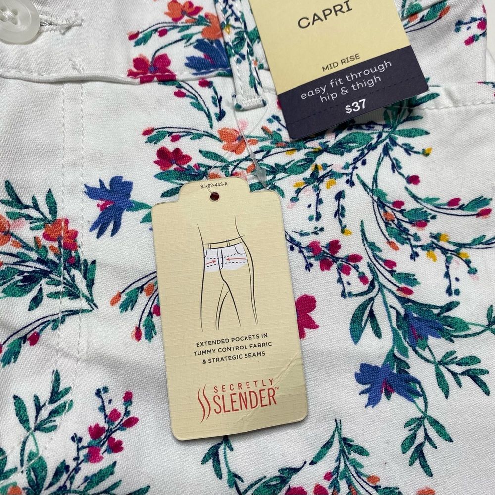 NWT St. John’s Bay Secretly Slender Mid Rise White Floral Capri Pants Sz 6 - Picture 10 of 12